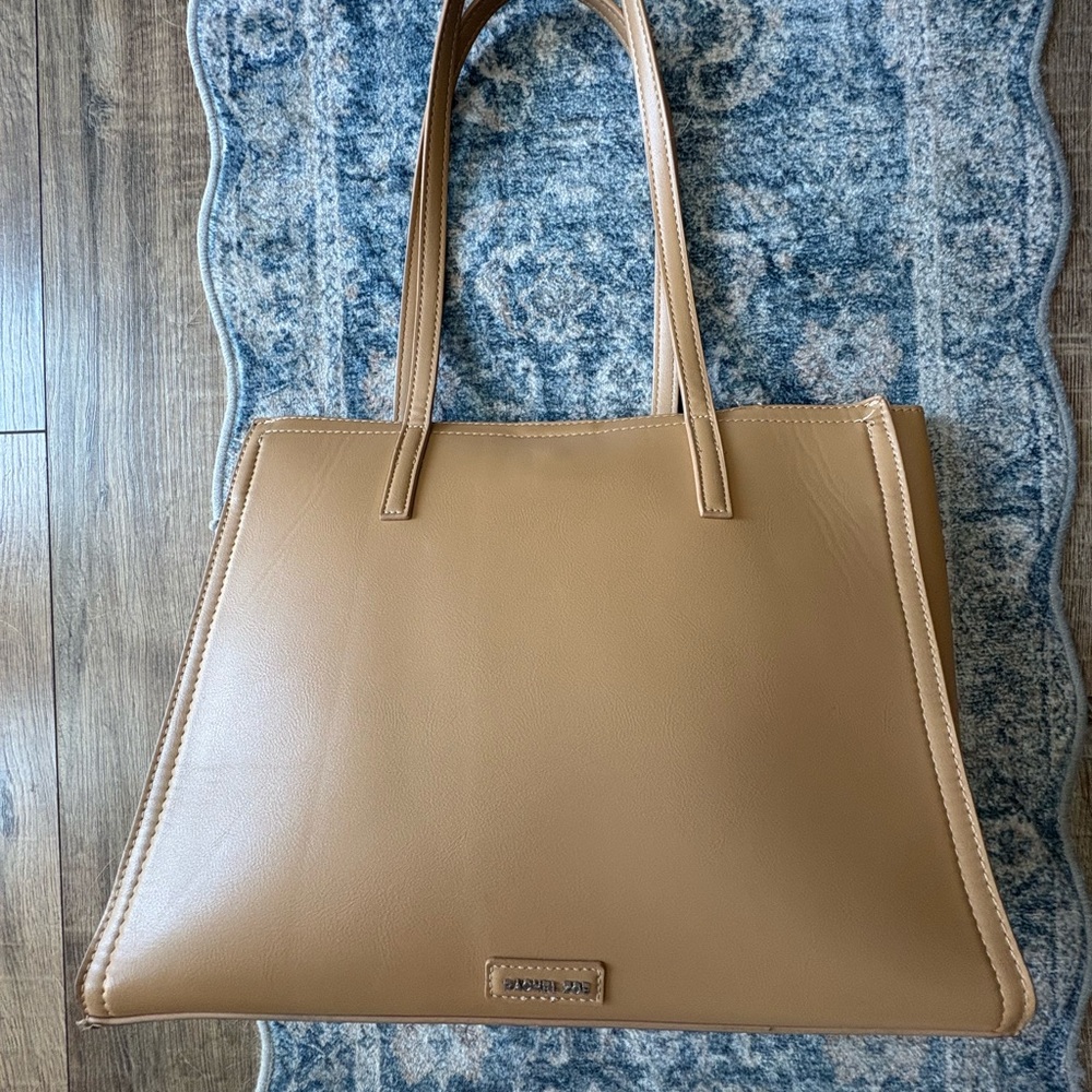 Rachel Zoe smooth Leather finish large purse w camel tan beige 5 inner pockets